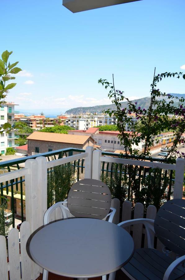 Luiselle Charming Accommodation Sorrento City Center Exterior photo